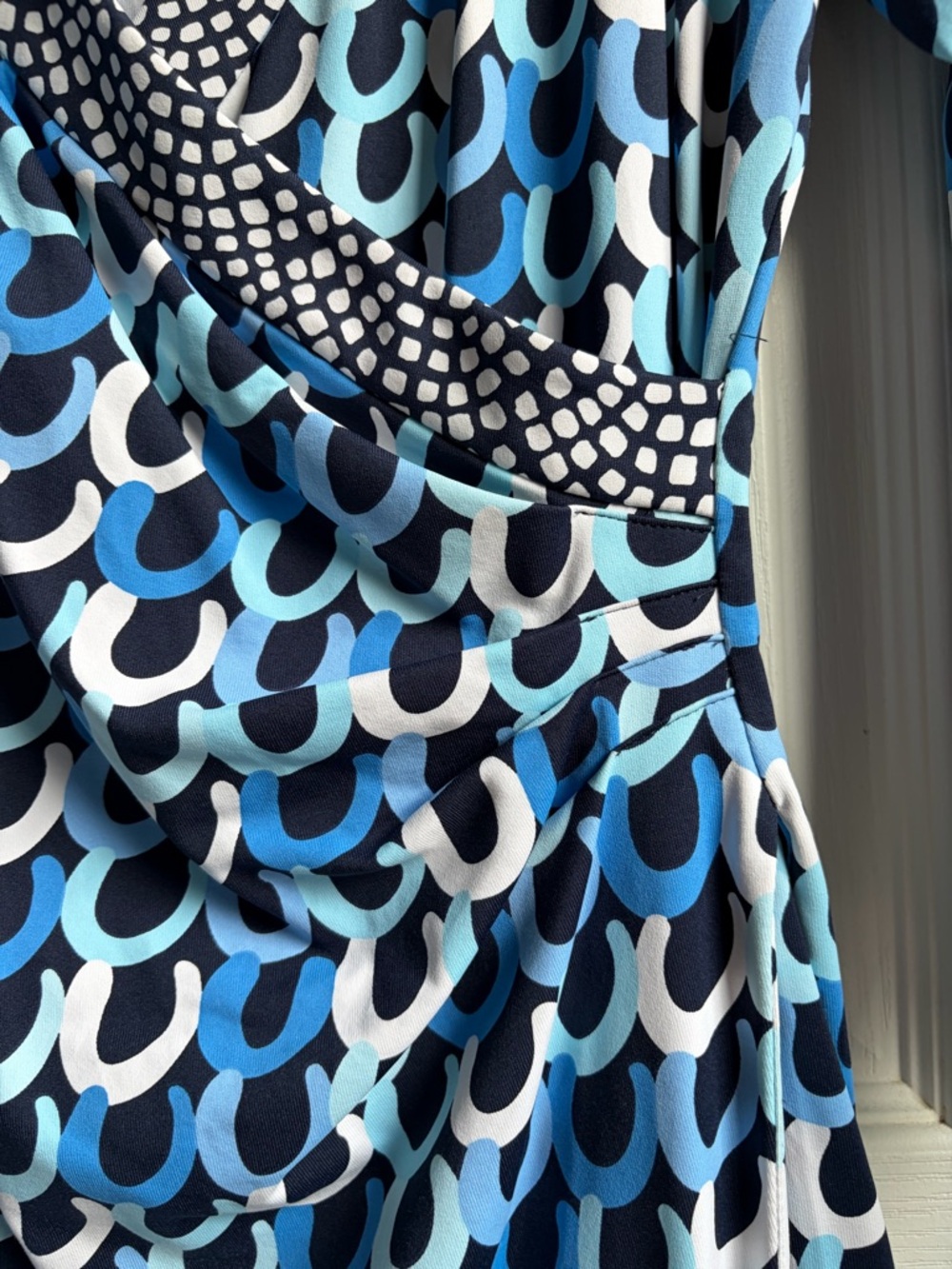 J. McLaughlin Blue Geometric Print Faux Wrap Dress Size Small Stretch Jersey - Picture 8 of 11